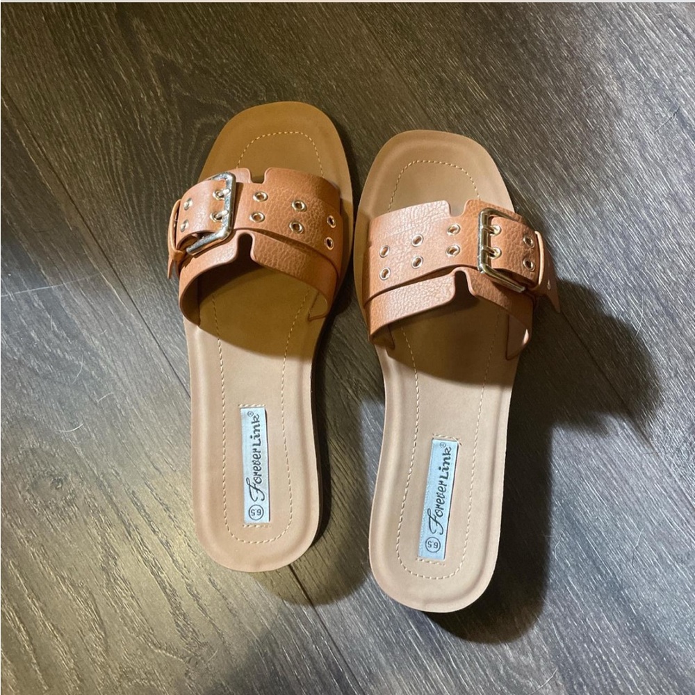 Forever Link Women's Brown Buckle Sandals
